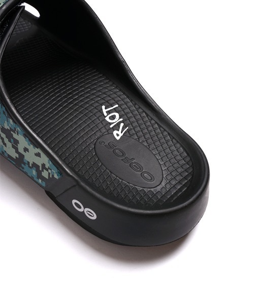 FACETASM（ファセッタズム）の「OOFOS OOahh Sport Flex（サンダル・メンズ・ネイビー系・26cm/27cm）」の3枚目の写真