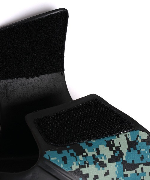 FACETASM（ファセッタズム）の「OOFOS OOahh Sport Flex（サンダル・メンズ・ネイビー系・26cm/27cm）」の4枚目の写真