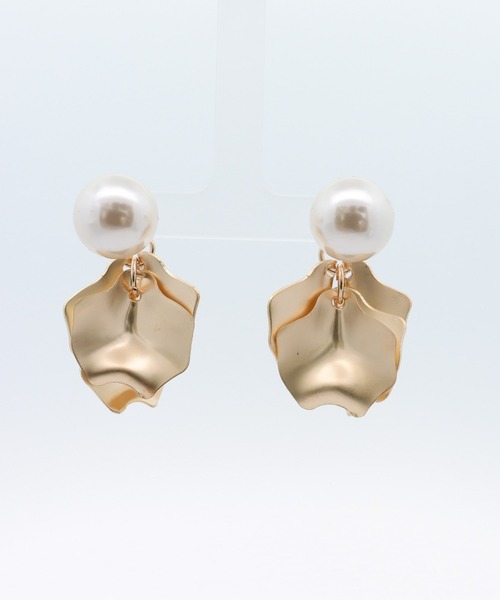 Three Four Time（ｽﾘｰﾌｫｰﾀｲﾑ）の「マット花びらパールピアス【結婚式/パーティ/フォーマル/デイリー】（ピアス（両耳用）・レディース・シルバー/ゴールド・FREE）」の7枚目の写真