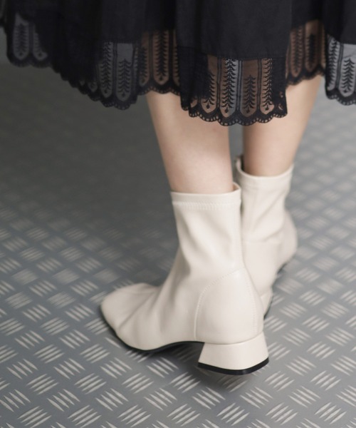 SESTO（セスト）の「スクエアトゥローヒールストレッチショートブーツ（ブーツ・レディース・ブラック/ダークブラウン/アイボリー/ブラック系その他・LL/3L/S/M/L）」の7枚目の写真