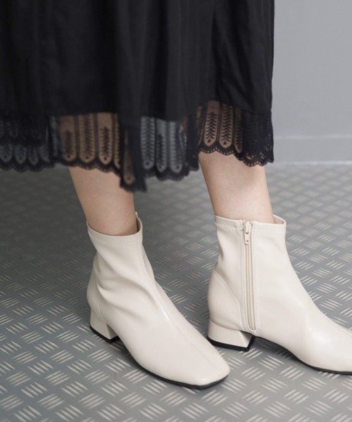 SESTO（セスト）の「スクエアトゥローヒールストレッチショートブーツ（ブーツ・レディース・ブラック/ダークブラウン/アイボリー/ブラック系その他・LL/3L/S/M/L）」の13枚目の写真