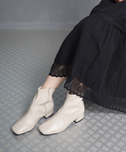 SESTO（セスト）の「スクエアトゥローヒールストレッチショートブーツ（ブーツ・レディース・ブラック/ダークブラウン/アイボリー/ブラック系その他・LL/3L/S/M/L）」の19枚目の写真