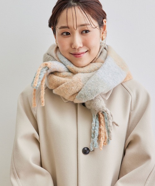 ROPE' PICNIC（ロペピクニック）の「【WEB限定カラー:オレンジ】バルキーフリンジチェックストール（ストール/ショール・レディース・ブルー系その他4/オレンジ系その他/ピンク系その他2/ブラック系その他・FREE）」の4枚目の写真
