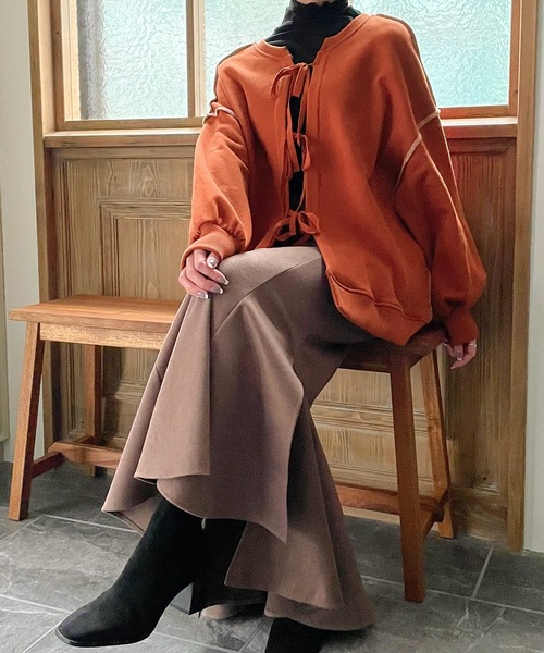 JUNOAH（ジュノア）の「前後2WAYリボンスウェットトップス（スウェット・レディース・ブラック/ベージュ/ブラウン/グレー/ブルー/ホワイト系その他/ピンク系その他/テラコッタ・FREE）」の5枚目の写真