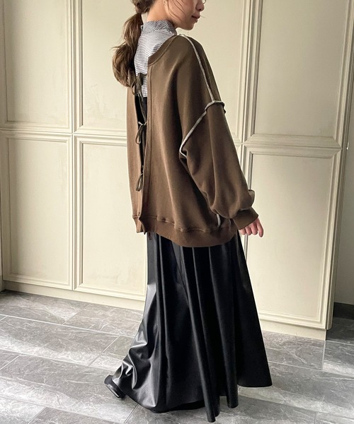 JUNOAH（ジュノア）の「前後2WAYリボンスウェットトップス（スウェット・レディース・ブラック/ベージュ/ブラウン/グレー/ブルー/ホワイト系その他/ピンク系その他/テラコッタ・FREE）」の20枚目の写真