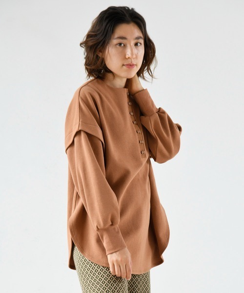 LUPILIEN（ルピリアン）の「ダンボール天竺編みフロントボタンプルオーバー（Tシャツ/カットソー・レディース・チャコールグレー/キャメル/グレイッシュベージュ・FREE）」の21枚目の写真