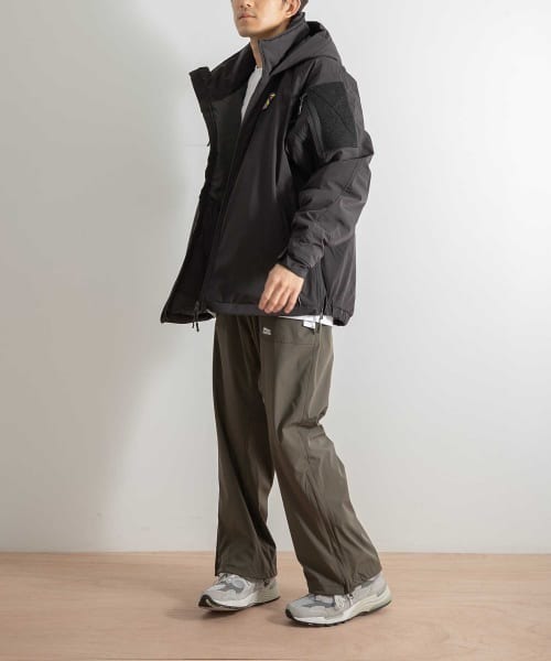 ABU GARCIA(アブ・ガルシア)の「Abu Garcia x is-ness CLOUD PADDING JACKET(ダウンベスト・メンズ・ブラック/オリーブ・X-LARGE/MEDIUM/LARGE)」の4枚目の写真