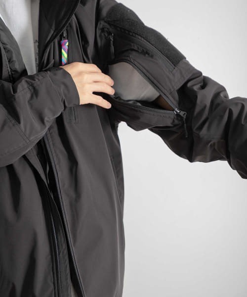 ABU GARCIA(アブ・ガルシア)の「Abu Garcia x is-ness CLOUD PADDING JACKET(ダウンベスト・メンズ・ブラック/オリーブ・X-LARGE/MEDIUM/LARGE)」の14枚目の写真