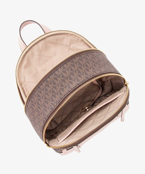 MICHAEL KORS(マイケルコース)の「BROOKLYN バックパック ミディアム - MKシグネチャー(バックパック/リュック・レディース・ブラウン系その他・FREE)」の5枚目の写真