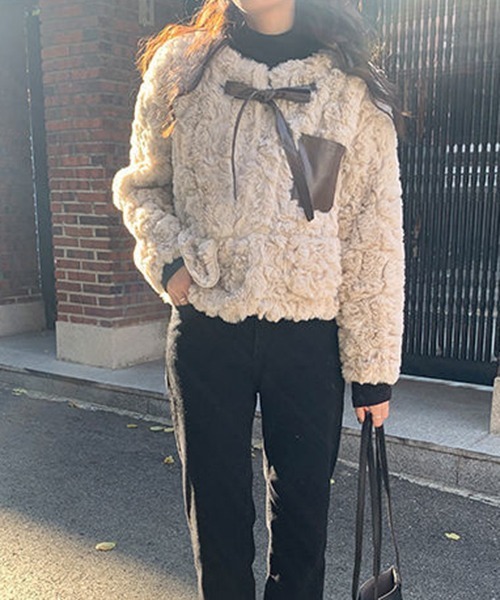 FRP（エフアールピー）の「YUGA フェイクファー　ボア　 ジャケットコート（ブルゾン・レディース・ホワイト・M/L）」の2枚目の写真