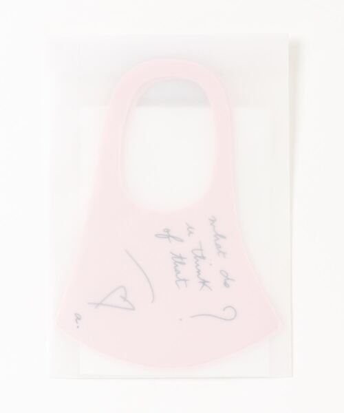 To b. by agnes b.(トゥービーバイアニエスベー)の「WQ92 MASK メッセージファッションマスク(マスク・レディース・ピンク・UNI)」の2枚目の写真