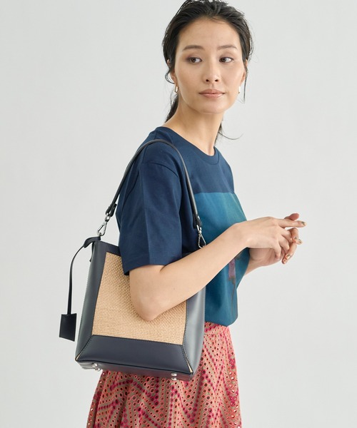ANAYI（アナイ）の「【雑誌掲載】スクエアハンドバッグ（ショルダーバッグ・レディース・ネイビー/ダークブラウン・FREE）」の7枚目の写真