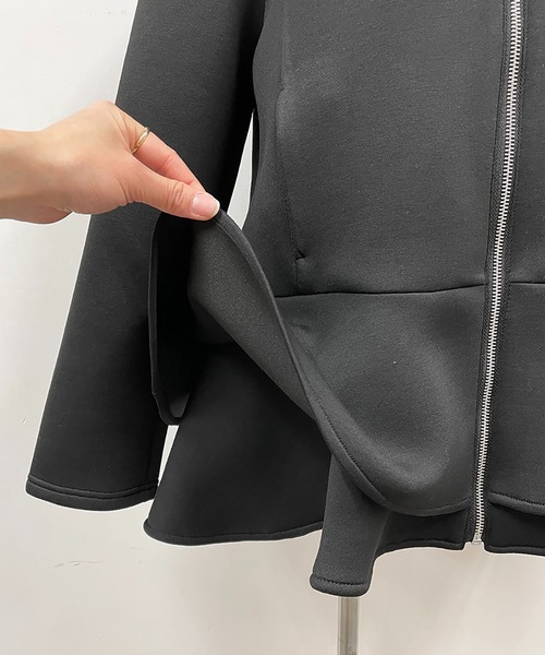 PICCIN（ピッチン）の「ボンディングペプラムジャケット（ノーカラージャケット・レディース・ブラック/オフホワイト・M/L）」の14枚目の写真