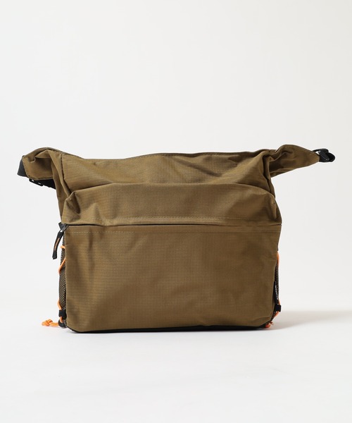 SHELTER】使いやすいスクエア型ショルダーバッグ（ショルダーバッグ