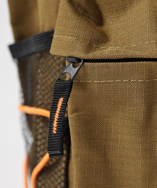 SHELTER】使いやすいスクエア型ショルダーバッグ（ショルダーバッグ