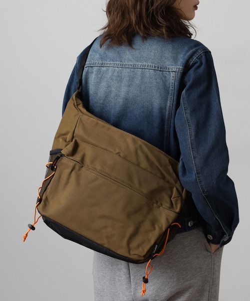 SHELTER】使いやすいスクエア型ショルダーバッグ（ショルダーバッグ