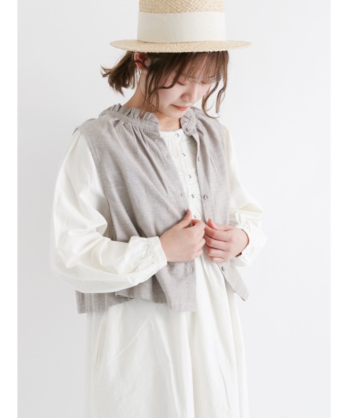 Samansa Mos2（サマンサ モスモス）の「フリル襟前後着ベスト（ベスト・レディース・キナリ/グレー/チャコール・ﾌﾘ-）」の8枚目の写真