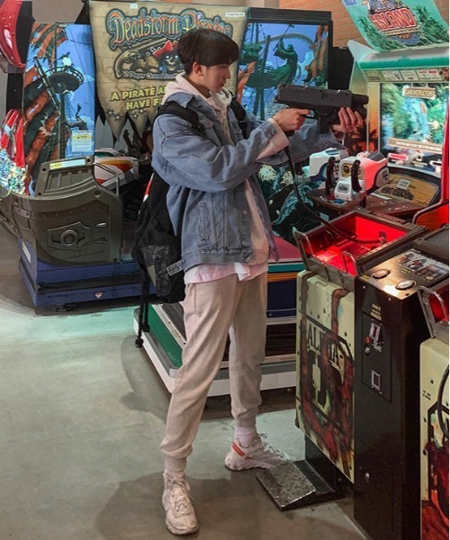 ASCLO(エジュクロ)の「ASCLO Perfect Ader Overfit Denim Jacket(デニムジャケット・メンズ・ライトブルー/ダークブルー・FREE)」の20枚目の写真