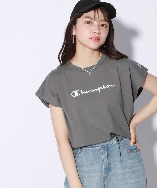repipi armario（レピピ アルマリオ）の「☆champion×repipi☆ロゴシシュウフレンチスリーブTシャツ（Tシャツ/カットソー・キッズ・サックスブルー/アイボリー/スミクロ・SMALL/MEDIUM/LARGE）」の3枚目の写真