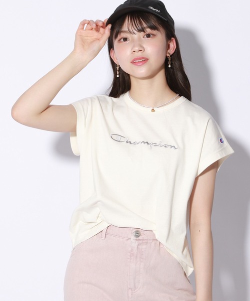 repipi armario（レピピ アルマリオ）の「☆champion×repipi☆ロゴシシュウフレンチスリーブTシャツ（Tシャツ/カットソー・キッズ・サックスブルー/アイボリー/スミクロ・SMALL/MEDIUM/LARGE）」の2枚目の写真