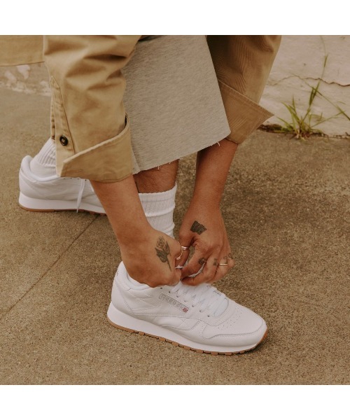Reebok（リーボック）の「クラシックレザー / CLASSIC LEATHER（スニーカー・メンズ・ブラック/ホワイト×グレー/ホワイト/ブラック系その他/ホワイト系その他・25.5cm/27.0cm/24.0cm/27.5cm/26.0cm/26.5cm/28.5cm/28.0cm/23.0cm/23.5cm/24.5cm/29.0cm/25.0cm/30.0cm/22.5cm/31cm）」の14枚目の写真