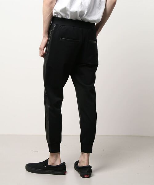 5351 POUR LES HOMMES（ゴーサンゴーイチプールオム）の「【LEON別注/セットアップ対応】コンビネーションレザーパンツ（スウェットパンツ・メンズ・ブラック/ホワイト・44/46/48/50）」の4枚目の写真