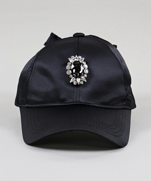 SPINNS（スピンズ）の「ビジュー付き　サテンバックリボンキャップ（キャップ・レディース・ブラック・ONESIZE）」の2枚目の写真