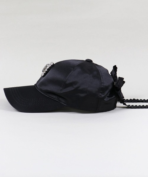SPINNS（スピンズ）の「ビジュー付き　サテンバックリボンキャップ（キャップ・レディース・ブラック・ONESIZE）」の7枚目の写真