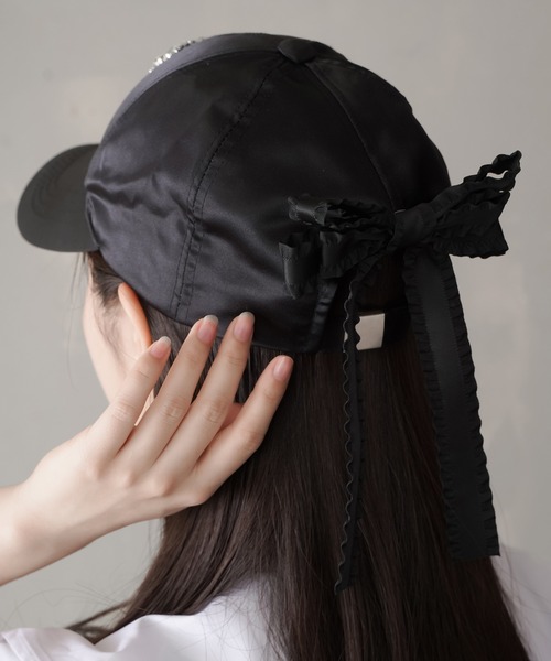 SPINNS（スピンズ）の「ビジュー付き　サテンバックリボンキャップ（キャップ・レディース・ブラック・ONESIZE）」の12枚目の写真