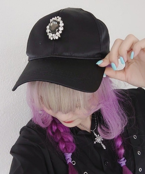 SPINNS（スピンズ）の「ビジュー付き　サテンバックリボンキャップ（キャップ・レディース・ブラック・ONESIZE）」の13枚目の写真