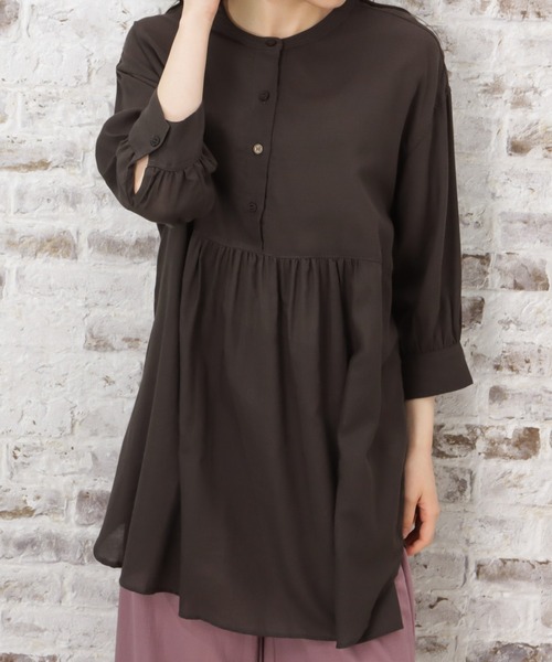 NAVY(ネイビー)の「エアフリーノーカラーチュニック ブラウスシャツ(シャツ/ブラウス・レディース・チャコール/ベージュ/オレンジ・フリー)」の1枚目の写真