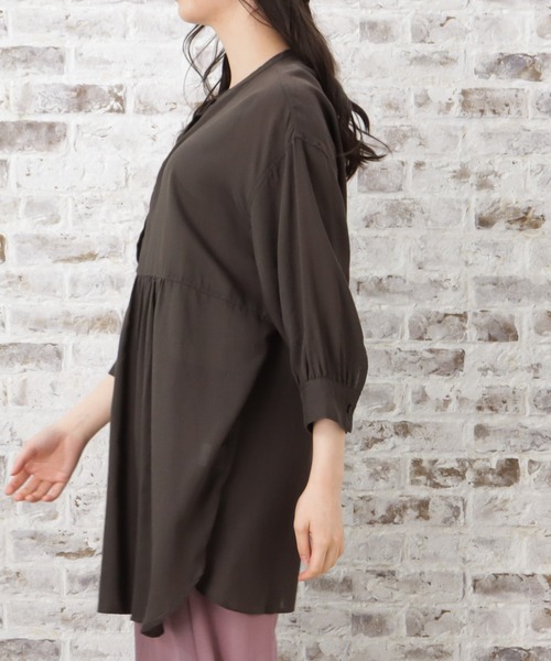 NAVY(ネイビー)の「エアフリーノーカラーチュニック ブラウスシャツ(シャツ/ブラウス・レディース・チャコール/ベージュ/オレンジ・フリー)」の6枚目の写真