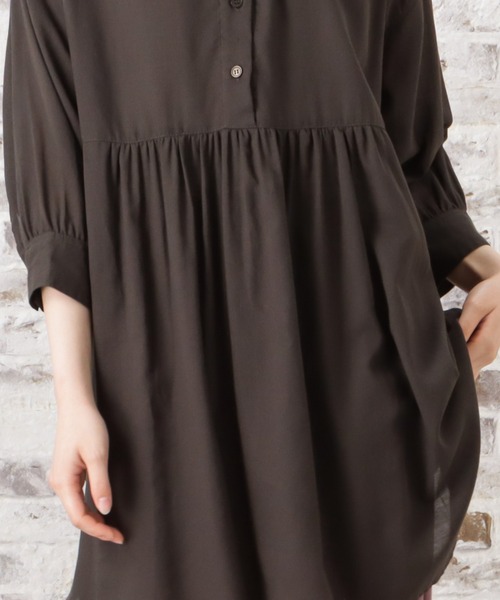 NAVY(ネイビー)の「エアフリーノーカラーチュニック ブラウスシャツ(シャツ/ブラウス・レディース・チャコール/ベージュ/オレンジ・フリー)」の15枚目の写真