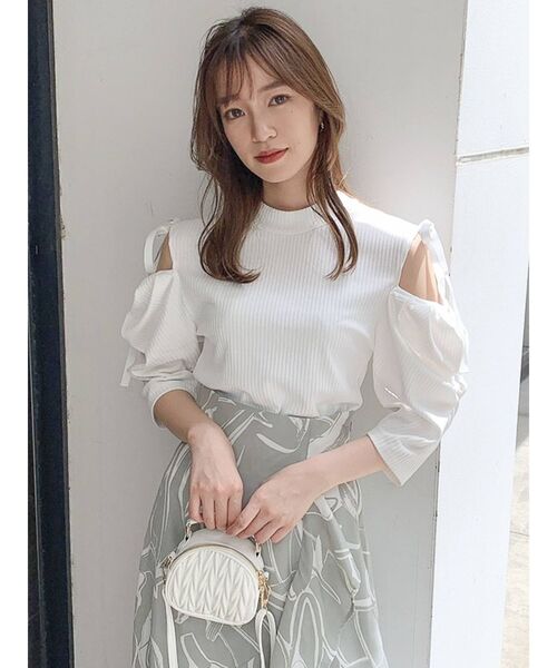 dazzlin（ダズリン）の「ショルダー2WAYギャザートップス（Tシャツ/カットソー・レディース・パープル/オフホワイト/ベージュ・FREE）」の2枚目の写真