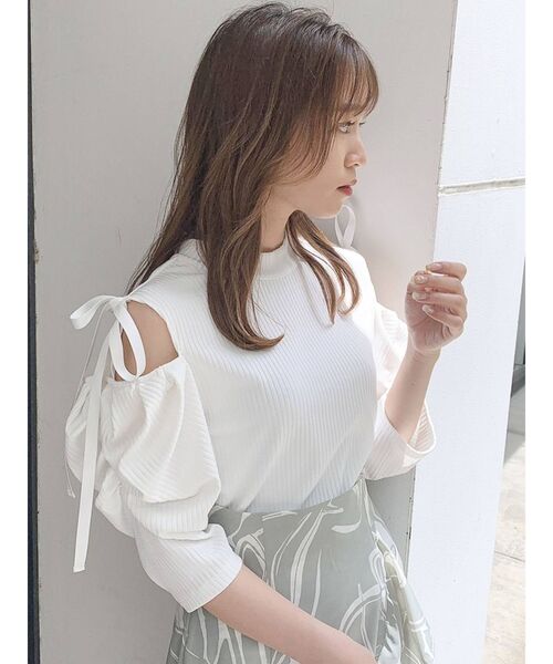 dazzlin（ダズリン）の「ショルダー2WAYギャザートップス（Tシャツ/カットソー・レディース・パープル/オフホワイト/ベージュ・FREE）」の6枚目の写真