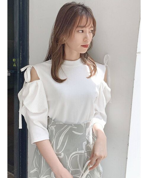 dazzlin（ダズリン）の「ショルダー2WAYギャザートップス（Tシャツ/カットソー・レディース・パープル/オフホワイト/ベージュ・FREE）」の4枚目の写真