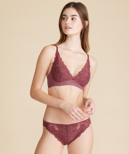 Chut！ INTIMATES（シュットインティメイツ）の「【ズレない！ノンワイヤー】クロスフィットブラ (C385)（ブラジャー・レディース・ワイン/ライトベージュ/ネイビー・B70/C70/D70/E65/E70/G75/D75/B75/E75/G70/D65/C65/F70/C75/F75）」の18枚目の写真