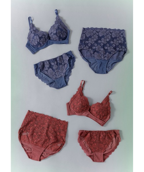 Chut！ INTIMATES（シュットインティメイツ）の「【ズレない！ノンワイヤー】クロスフィットブラ (C385)（ブラジャー・レディース・ワイン/ライトベージュ/ネイビー・B70/C70/D70/E65/E70/G75/D75/B75/E75/G70/D65/C65/F70/C75/F75）」の11枚目の写真