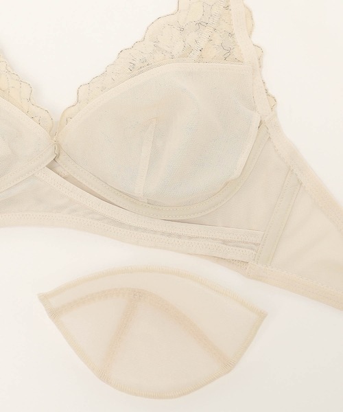 Chut！ INTIMATES（シュットインティメイツ）の「【ズレない！ノンワイヤー】クロスフィットブラ (C385)（ブラジャー・レディース・ワイン/ライトベージュ/ネイビー・B70/C70/D70/E65/E70/G75/D75/B75/E75/G70/D65/C65/F70/C75/F75）」の9枚目の写真