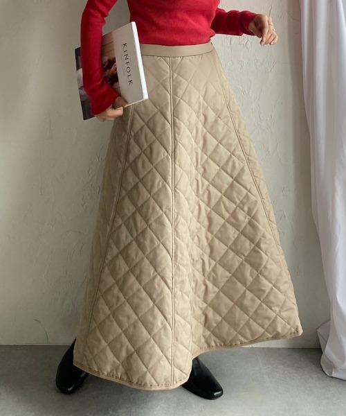 She's Closet(シーズクローゼット)の「Aラインボリュームフレアキルティングロングキルトスカート(スカート・レディース・ブラック/アイボリー/ベージュ/カーキ・FREE)」の4枚目の写真