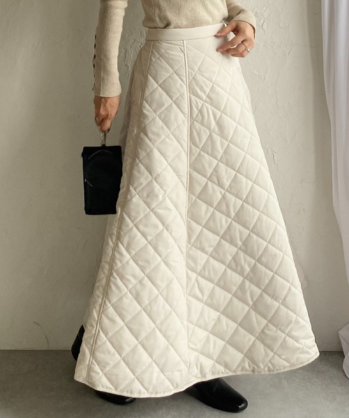 She's Closet(シーズクローゼット)の「Aラインボリュームフレアキルティングロングキルトスカート(スカート・レディース・ブラック/アイボリー/ベージュ/カーキ・FREE)」の2枚目の写真