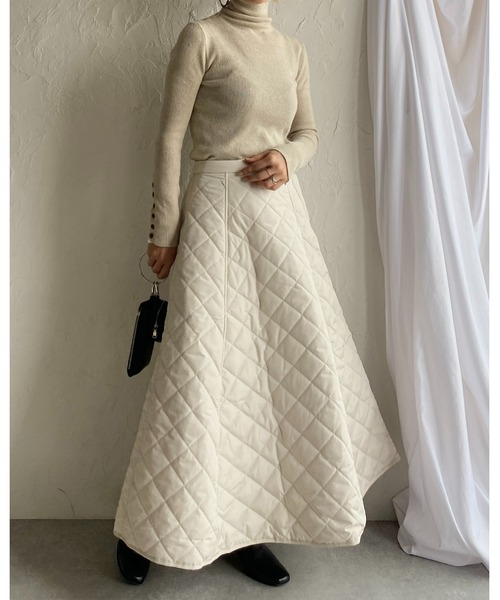 She's Closet(シーズクローゼット)の「Aラインボリュームフレアキルティングロングキルトスカート(スカート・レディース・ブラック/アイボリー/ベージュ/カーキ・FREE)」の6枚目の写真