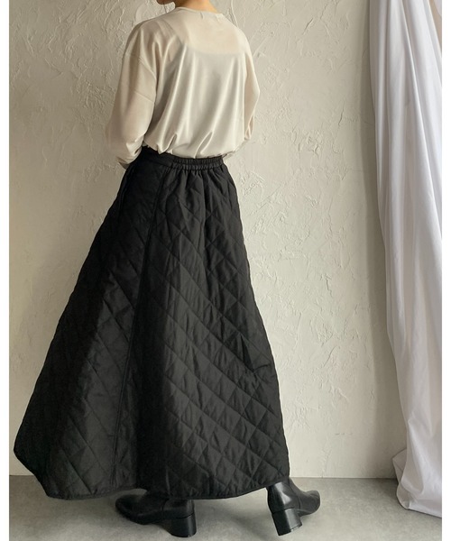 She's Closet(シーズクローゼット)の「Aラインボリュームフレアキルティングロングキルトスカート(スカート・レディース・ブラック/アイボリー/ベージュ/カーキ・FREE)」の9枚目の写真