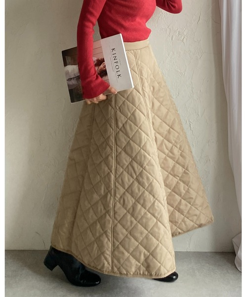 She's Closet(シーズクローゼット)の「Aラインボリュームフレアキルティングロングキルトスカート(スカート・レディース・ブラック/アイボリー/ベージュ/カーキ・FREE)」の16枚目の写真