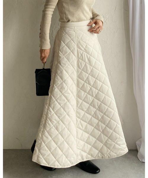 She's Closet(シーズクローゼット)の「Aラインボリュームフレアキルティングロングキルトスカート(スカート・レディース・ブラック/アイボリー/ベージュ/カーキ・FREE)」の17枚目の写真