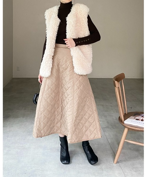 She's Closet(シーズクローゼット)の「Aラインボリュームフレアキルティングロングキルトスカート(スカート・レディース・ブラック/アイボリー/ベージュ/カーキ・FREE)」の21枚目の写真