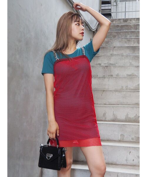 EVRIS(エヴリス)の「チェーンショルダーレイヤードワンピース(ワンピース・レディース・ホワイト/ブラック/ブルー・FREE)」の6枚目の写真