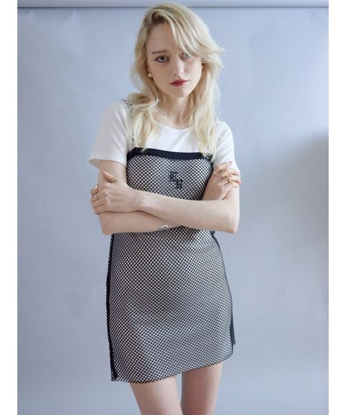 EVRIS(エヴリス)の「チェーンショルダーレイヤードワンピース(ワンピース・レディース・ホワイト/ブラック/ブルー・FREE)」の16枚目の写真