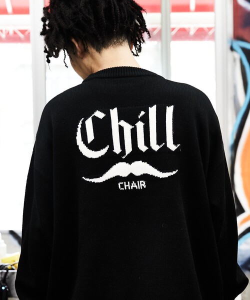 FREAK'S STORE（フリークスストア）の「WEB限定 CHILL CHAIR×FREAK'S STORE/チルチェア 別注 ビッグシルエット バックロゴ クルーネックニット/ワンポイント刺繍（ニット/セーター・メンズ・ブラック/ネイビー/イエロー・SMALL/MEDIUM/LARGE）」の14枚目の写真