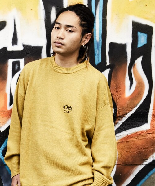 FREAK'S STORE（フリークスストア）の「WEB限定 CHILL CHAIR×FREAK'S STORE/チルチェア 別注 ビッグシルエット バックロゴ クルーネックニット/ワンポイント刺繍（ニット/セーター・メンズ・ブラック/ネイビー/イエロー・SMALL/MEDIUM/LARGE）」の19枚目の写真
